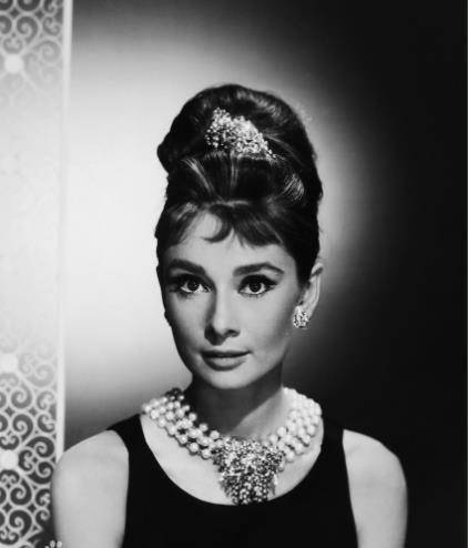 奥黛丽赫本的加冕时刻,《罗马假日》太出名了,粉红色的皇冠也太惊艳了