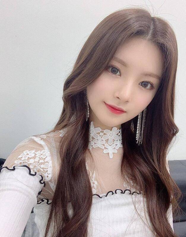 而这次参加比赛的,是他们三人,分别是吴媛媛,魏欢和柳木子.