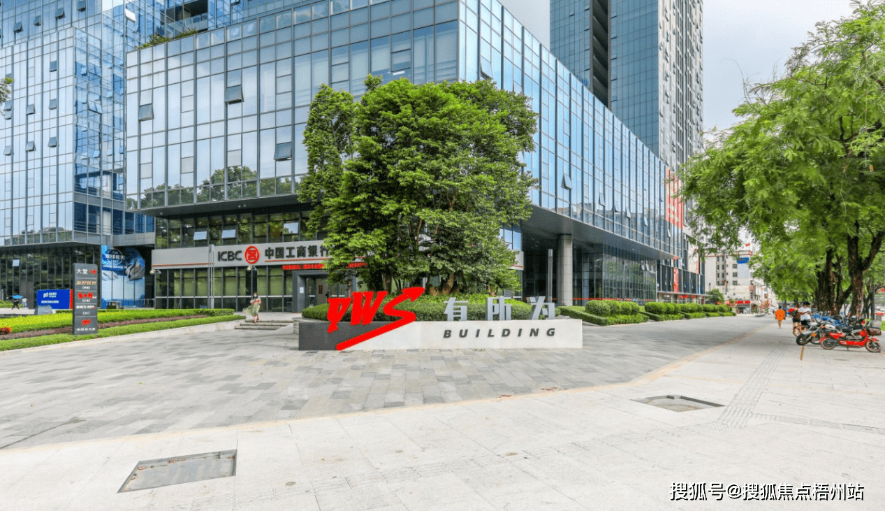 地铁:距离地铁10号线华为站站291米,距离地铁10号线岗头站站950米