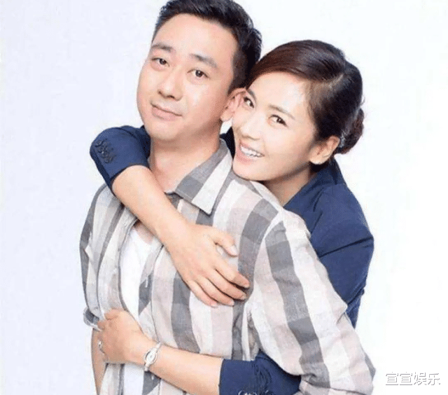 王自健的老婆名叫黄雅静,在王自健出名之前两人就已经结婚了.
