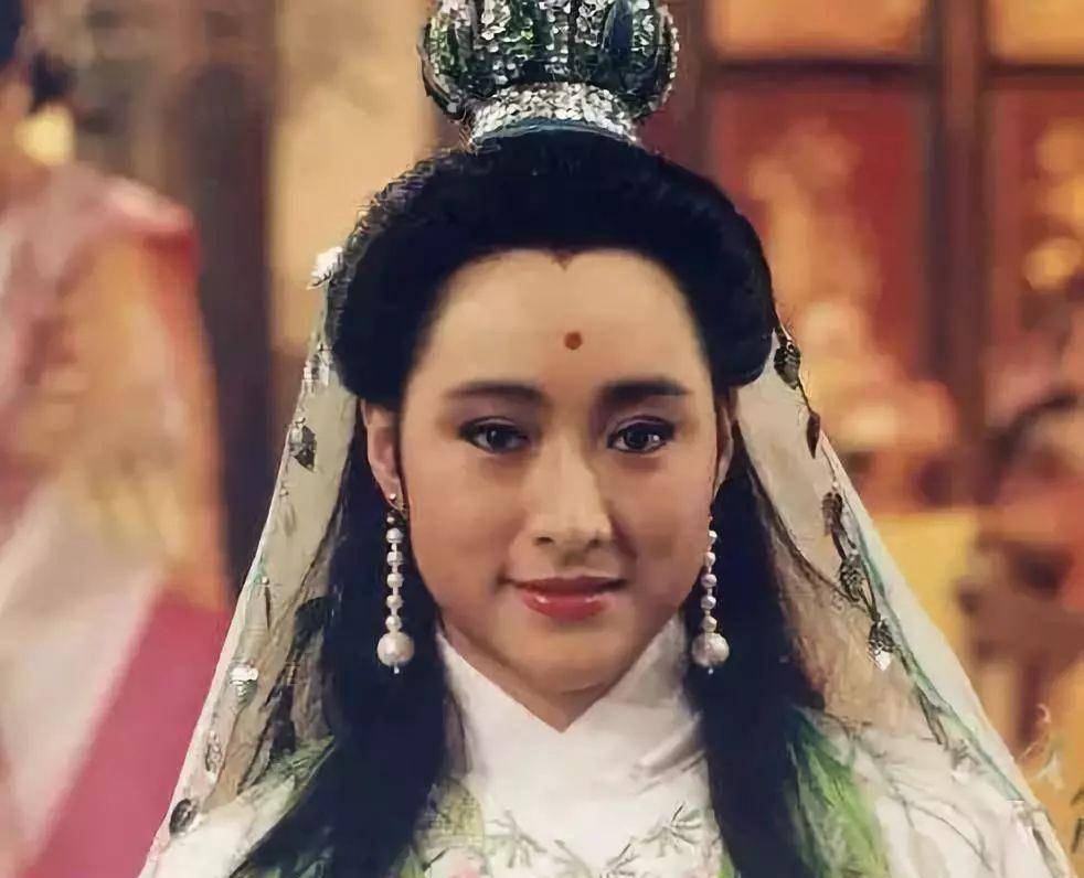 左大玢是唯一一个在世扮演"观世音菩萨"的人,成名后被路人跪拜崇拜