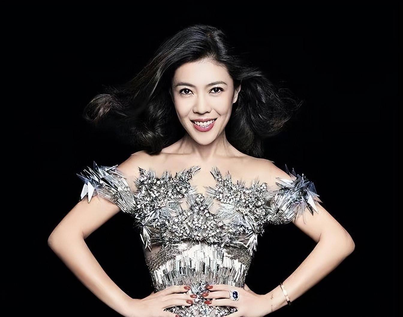 cosmo时尚主编刘阅微被解雇,我发表声明:不向职场邪恶势力低头_苏芒