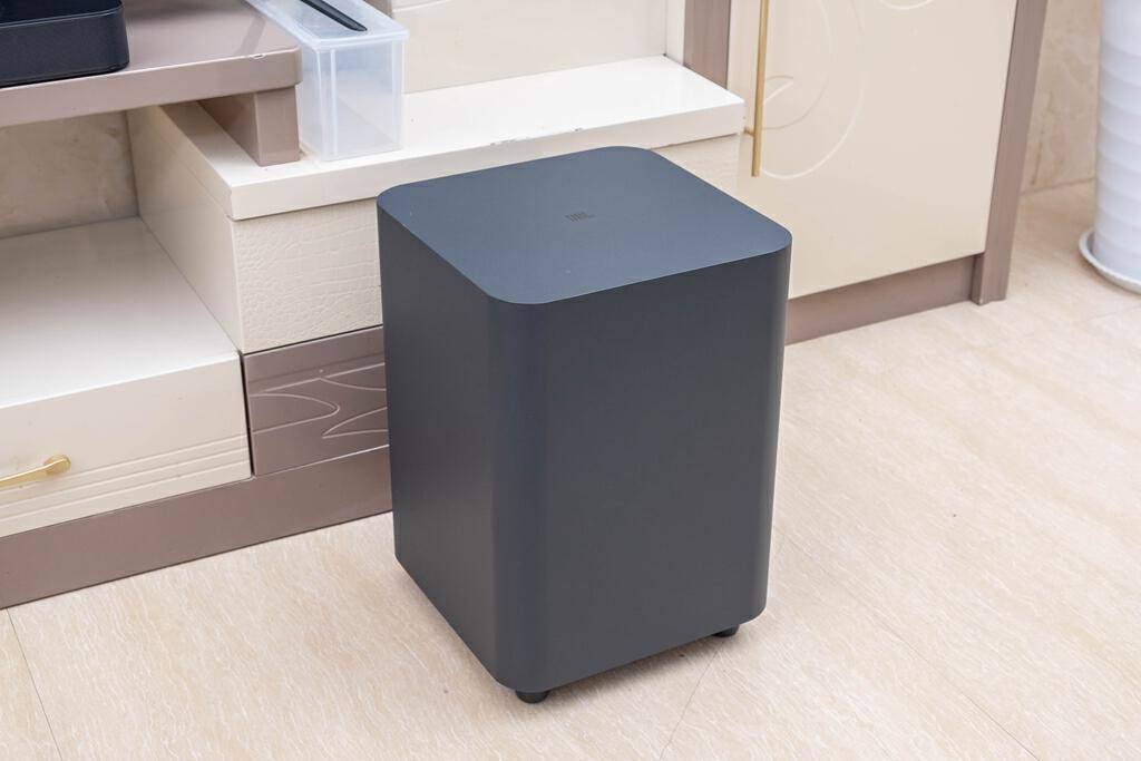 590W功率，支持杜比全景声，JBL BAR500回音壁音箱体验