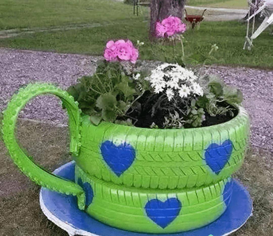 买了几个废旧轮胎,改成椅子和花盆,竟比买的还好看_创意_装饰_花坛