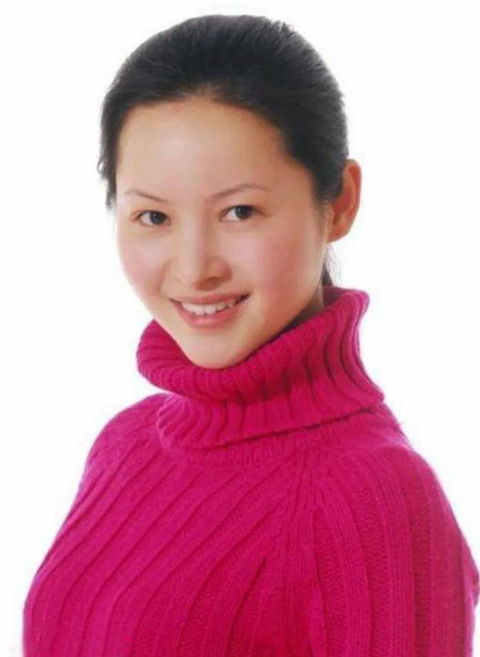 张国强对她一见倾心.王晓楠长得漂亮,喜欢她的人也很多.