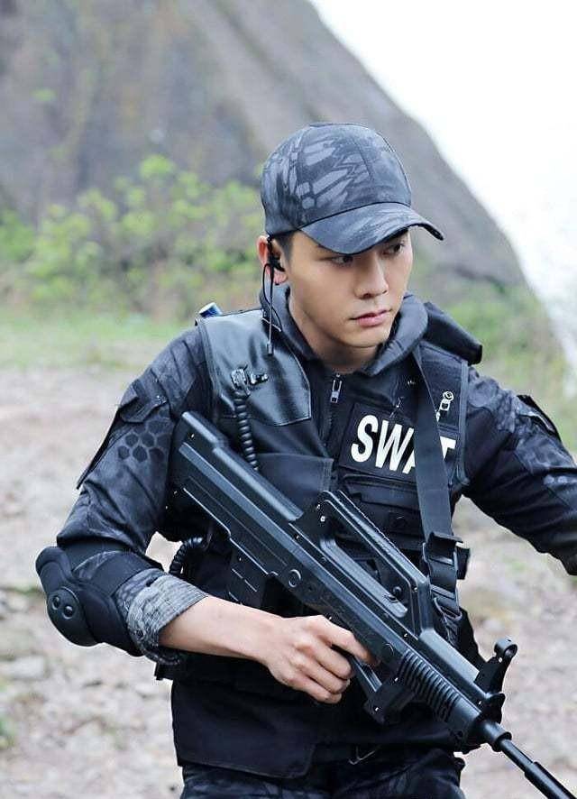 10位男星担当特警!