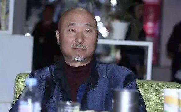 连登11年春晚,状告央视,获赔33万,今儿子30岁才"出山"_陈佩斯_小品