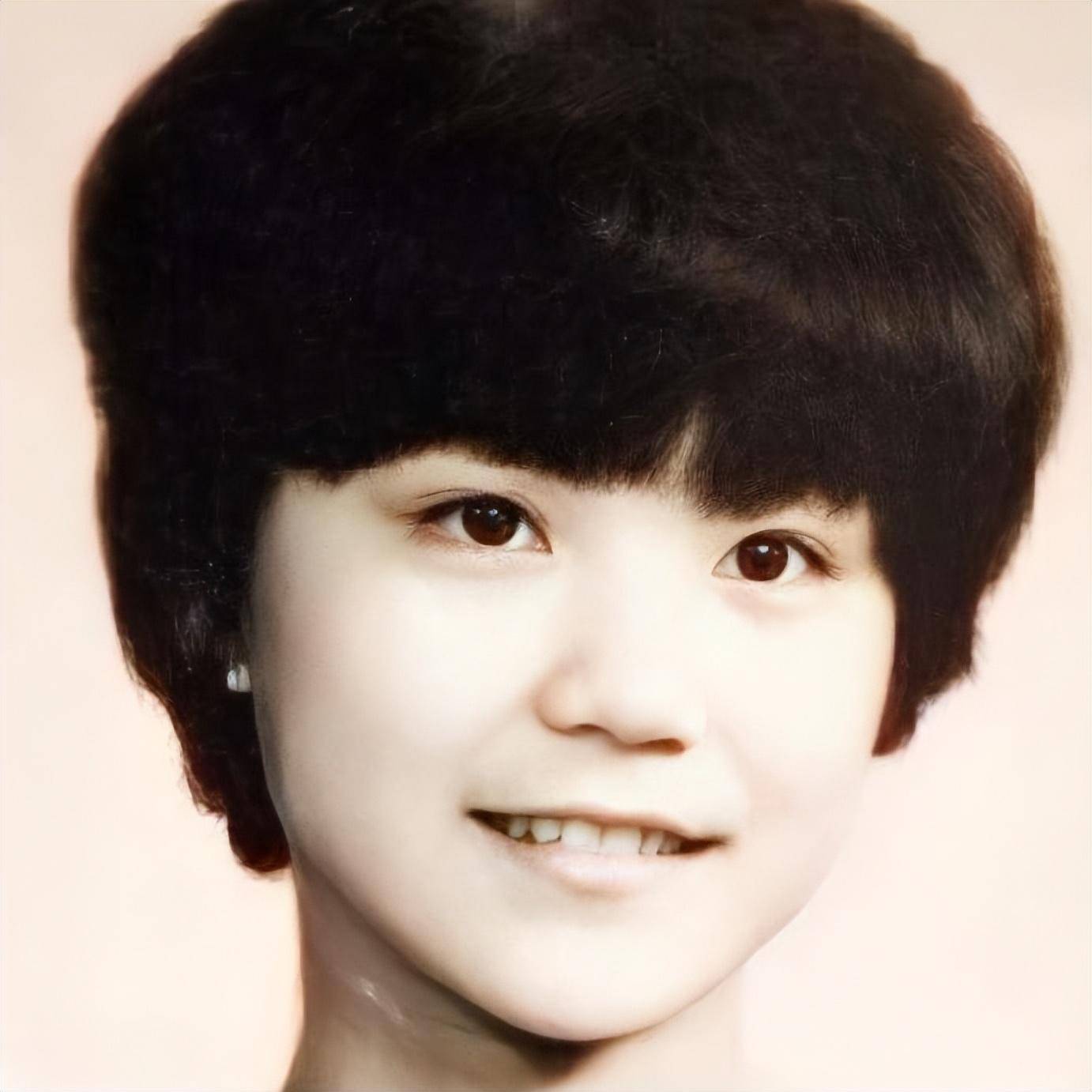 王菲谢霆锋机场照流出,谢霆锋为何伤心塌地的爱王菲这么多年?