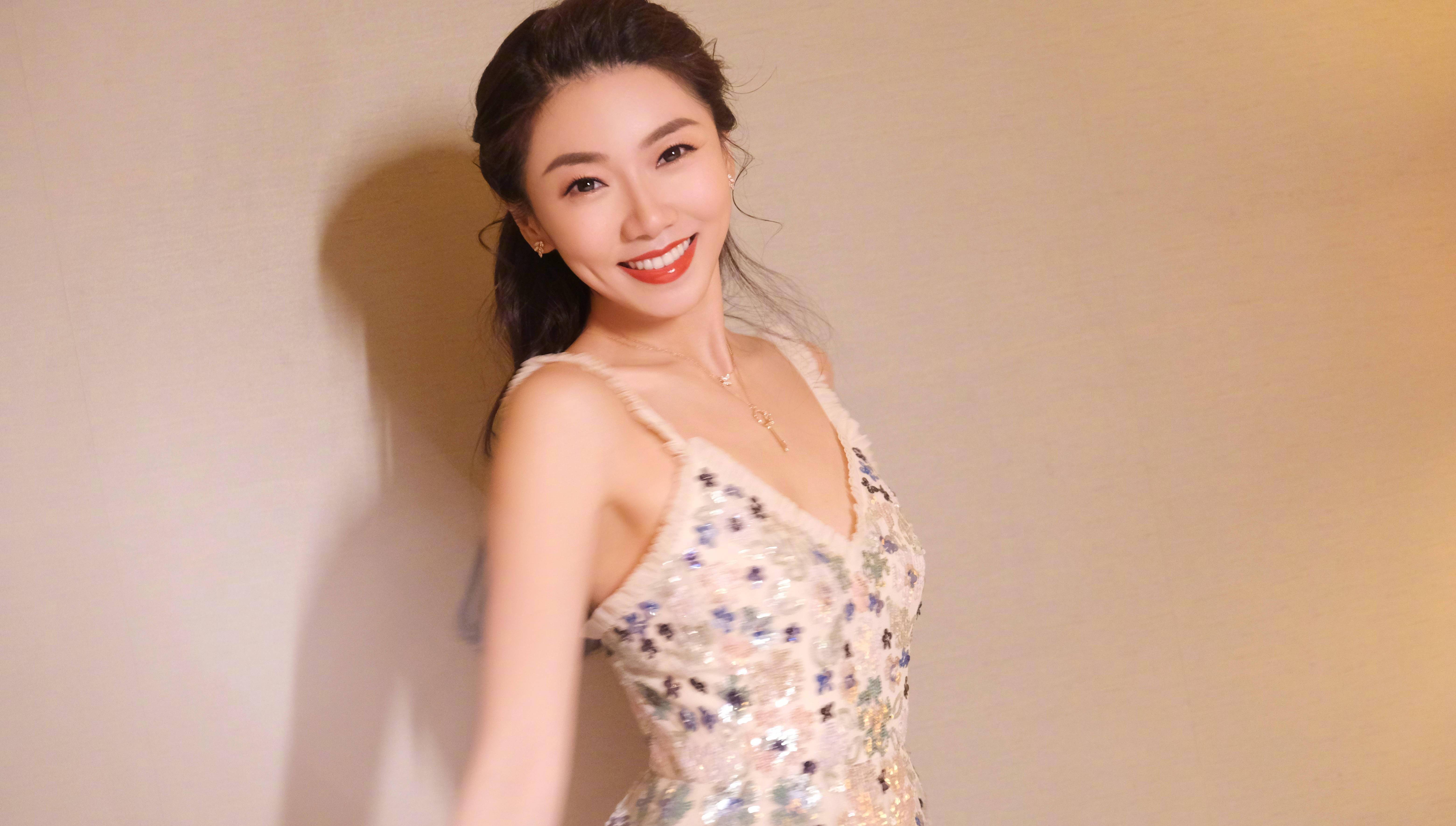 苗苗被传怀孕后生活状态好,宽松款衣服如今变紧身,只能出镜_郑恺和