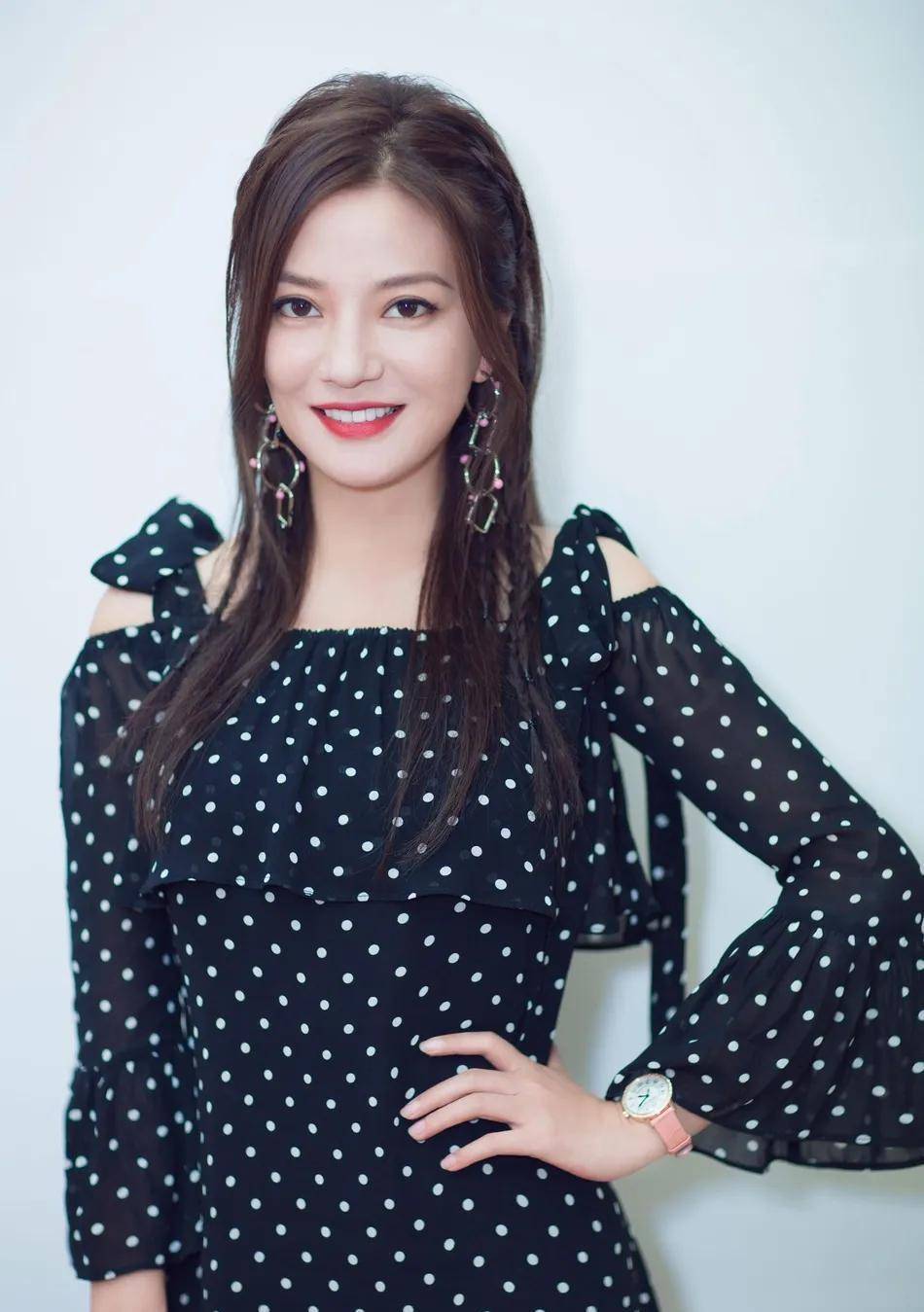 顶风作案野心炸裂,罪行不仅仅亲日辱华,赵薇如今现状大快人心_龙薇