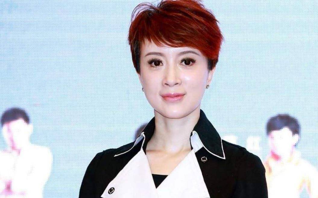 毕竟导演更愿意把那些好的角色给到那些正当红的年轻又貌美的女演员的