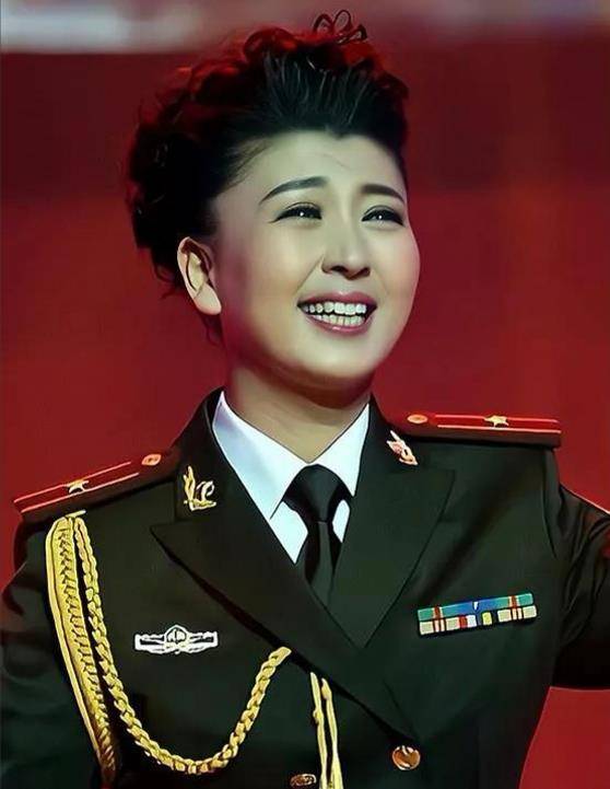 8位军衔超高的明星,张译当众自曝军衔,孙俪:见面我要喊他首长_黄宏