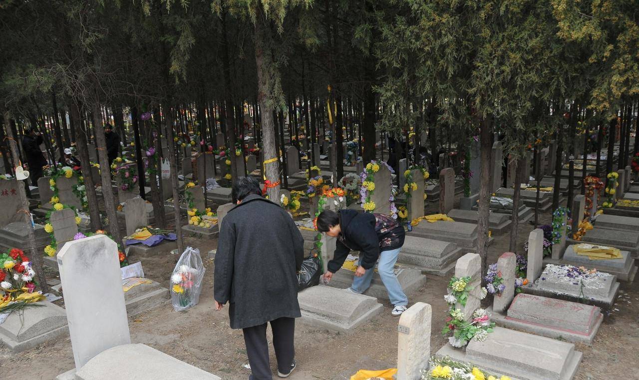 北京八宝山公墓:中国规格最高的公墓,看看哪些人有资格安葬这里_东方