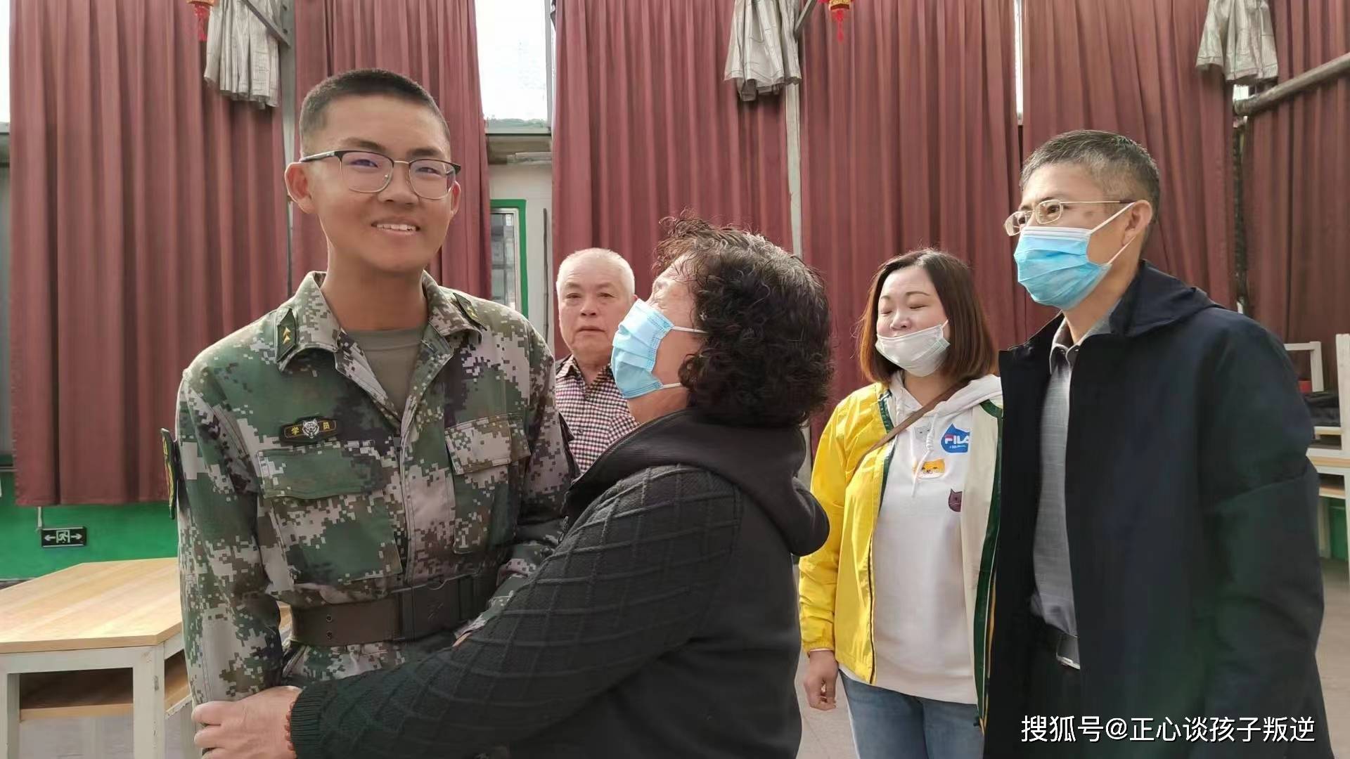男孩处于叛逆期 应该怎么对待？叛逆期家长要这样做！