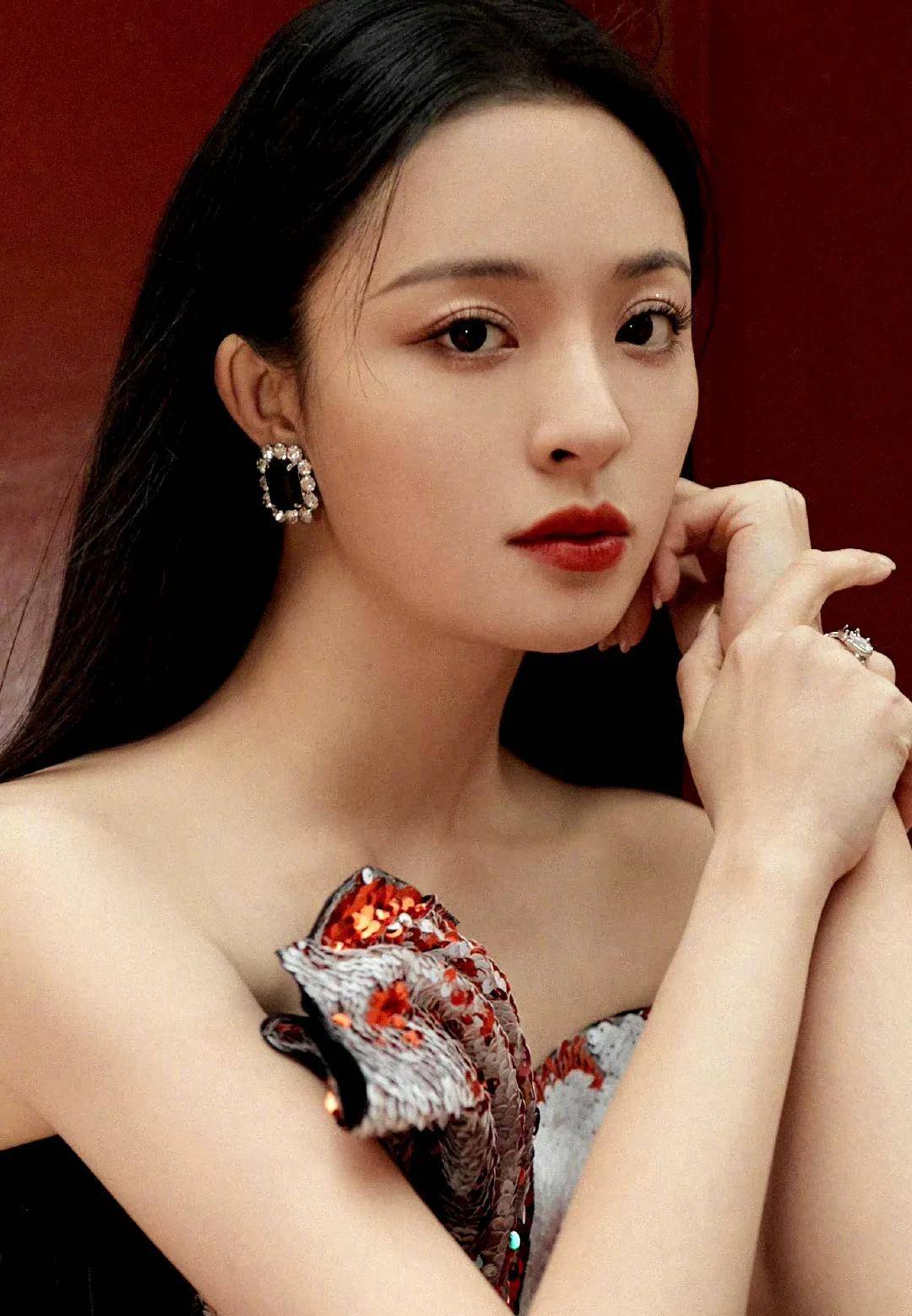 微博之夜女明星穿薄纱走红毯,刘亦菲刘诗诗气质出众,杨幂好辣_沈月