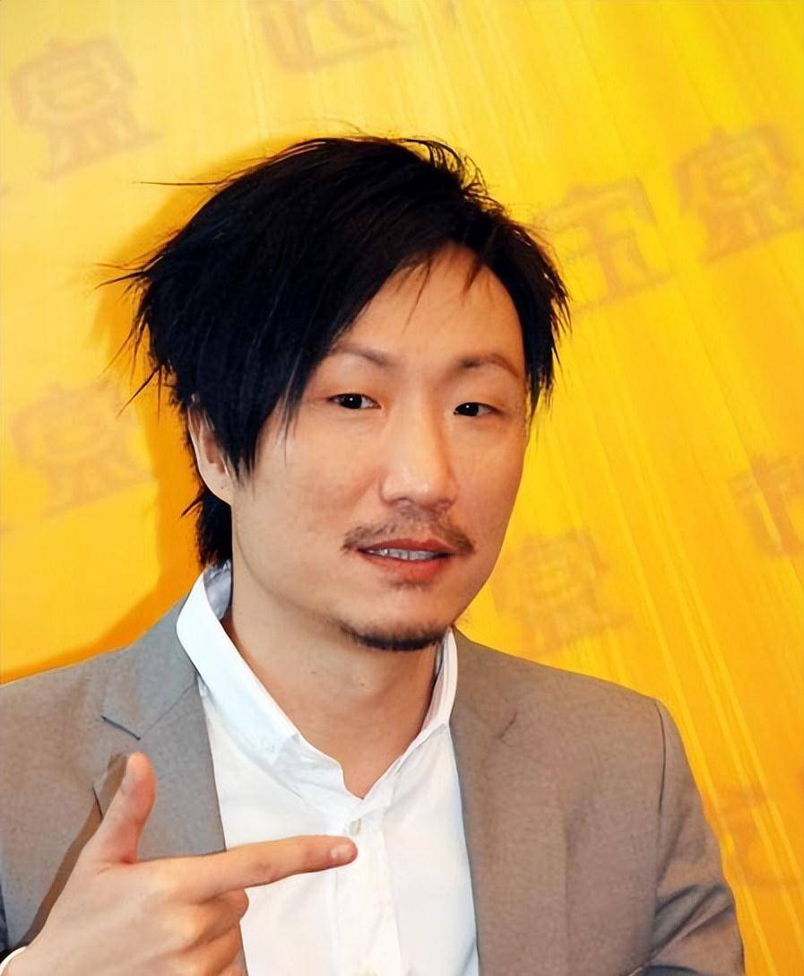 郑中基又被人称为"太子基",作为香港乐坛教父的儿子,他从出生的时候起