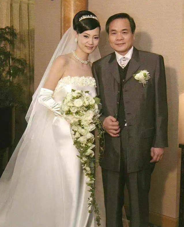 62岁刘雪华参加真人秀近况:孤身一人,无子无女_琼瑶_刘德凯_婚礼