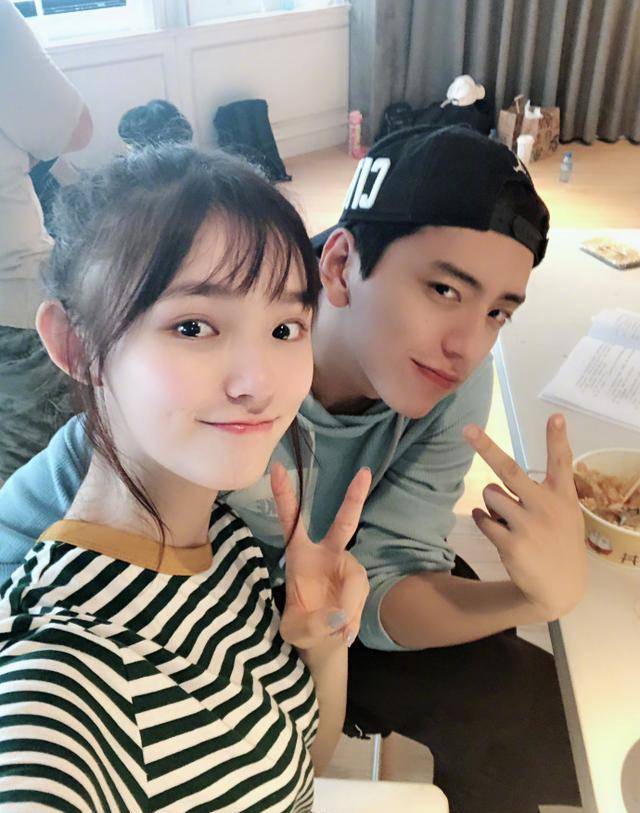 王大陆林允恶搞互动,两人联系看似密友,网友:给人恋爱的感觉_微博