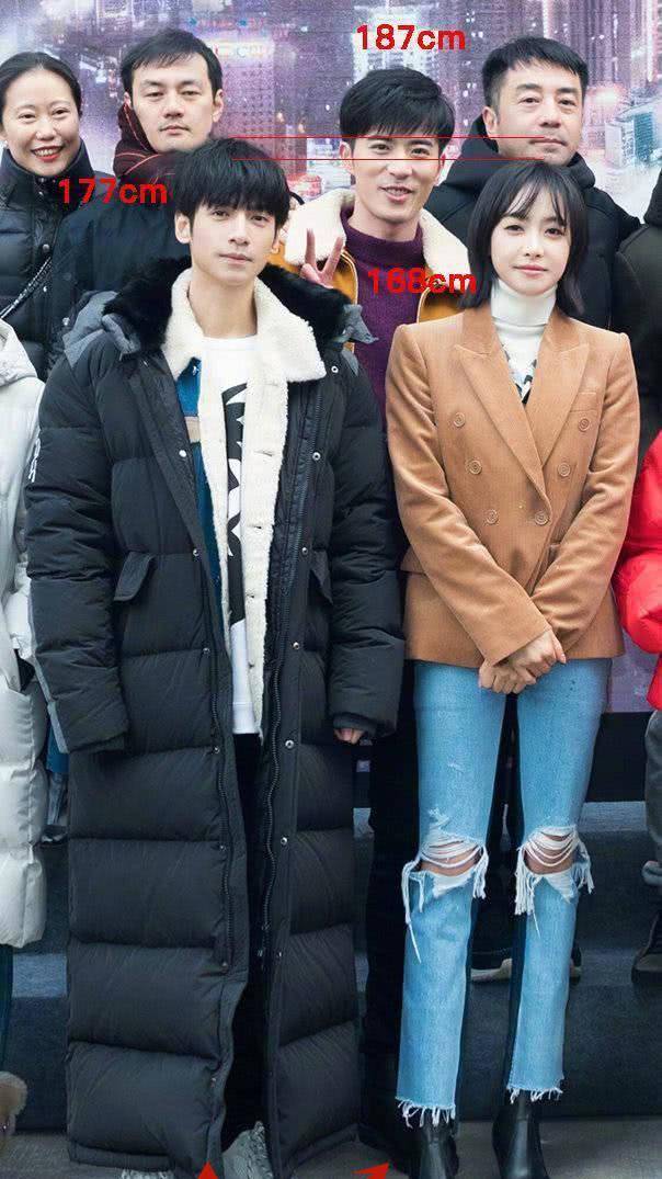 假发假身高假肩,连屁股都是假的,男明星们的"小秘密"藏不住了_男星