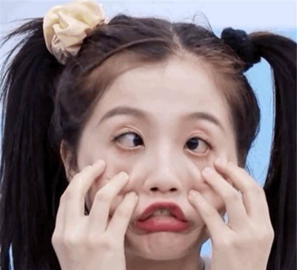 明星做鬼脸,吴宣仪搞笑,虞书欣憨憨,看到杨幂:女神形象没有了_样子