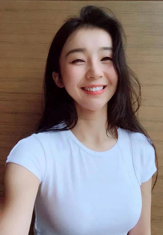 此前就有网友曝光了,张曼源跟街球手曹芳两个人出镜pk的视频录像,他们