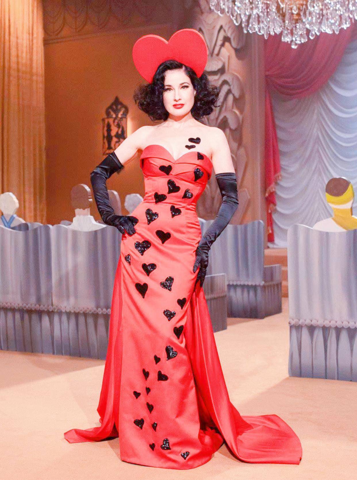 世界第一"宠儿",摇滚魔王曼森为其着迷,衣品露而不俗_蒂塔·万提斯