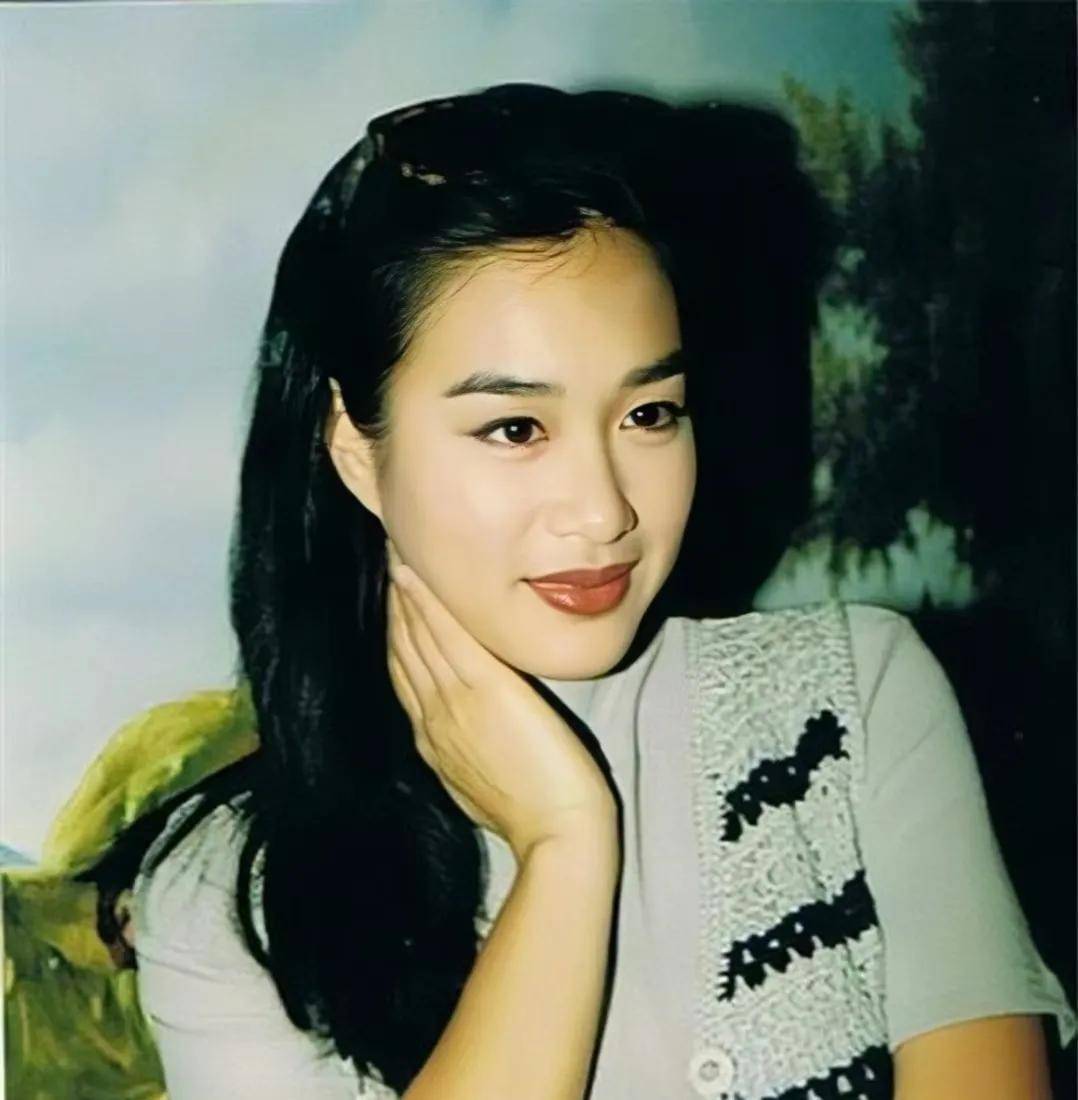 年轻的她你高攀不起 且行且珍惜 钟丽缇_香港_周星驰_时尚