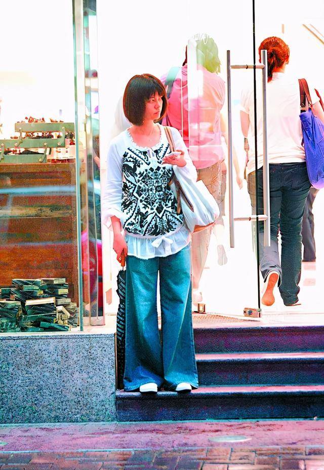 58岁的周星驰,仍孤身一人,他与于文凤恩怨始末,是因爱生恨?