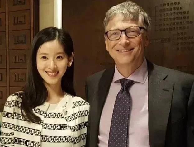 章泽天隐忍了刘强东出轨2年后出手反击了:不离婚的她