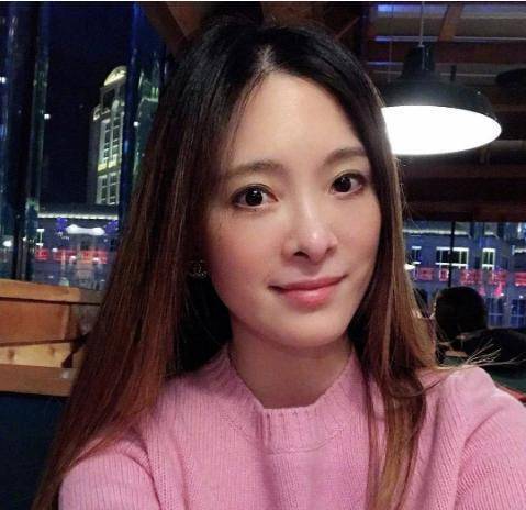 刘真住院抢救第37天,老公辛龙首次露面,面对记者提问掩面痛哭_心脏