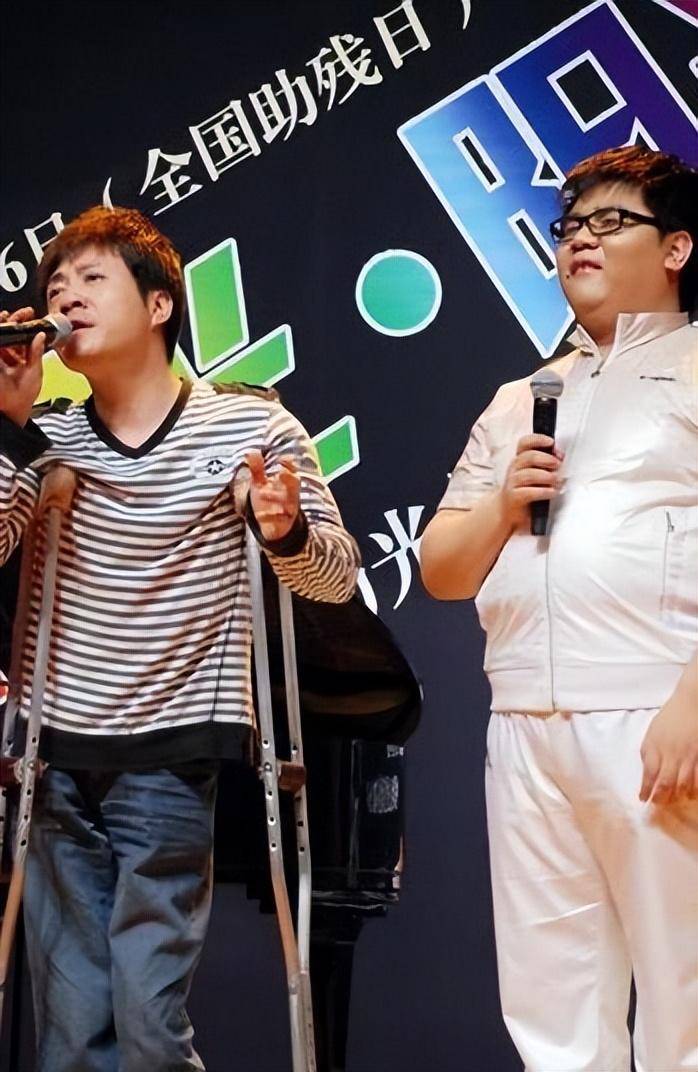 盲人歌手杨光:从一夜成名到销声匿迹_奶奶_父母_孩子