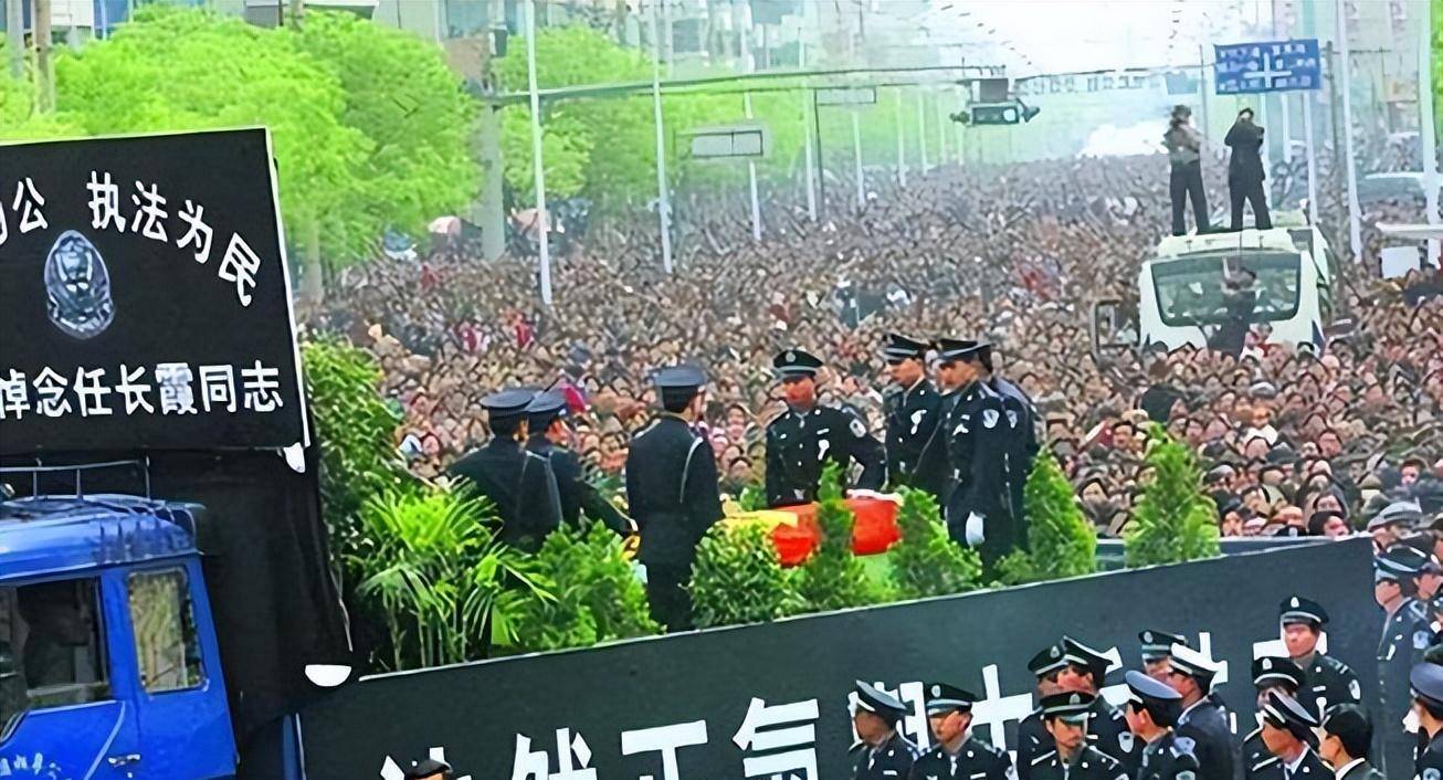 警界女青天任长霞因公殉职,30万人自发含泪送行,死因让人心酸_登封