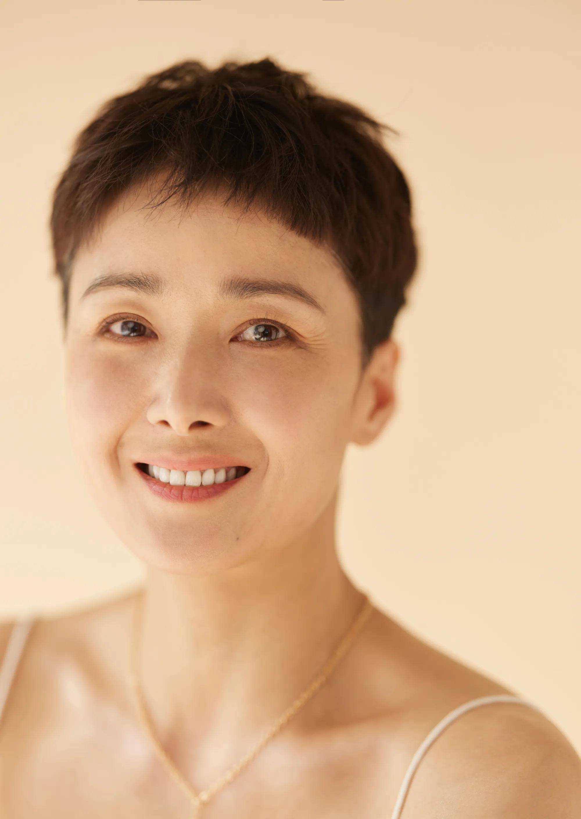 其扮演者就是演员黄曼.她就是《回响》里夏冰清的妈妈.