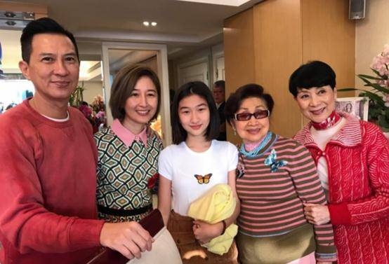 梁日豪 饰 童千斤童千斤是洪熙官的好友,力大无穷,擅长使千斤坠,为人