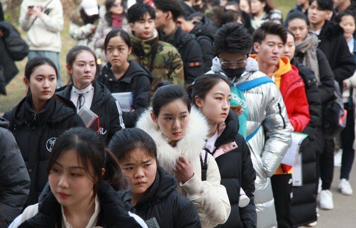 河南普通女孩打败明星考生,全国第四考入北电,人称"