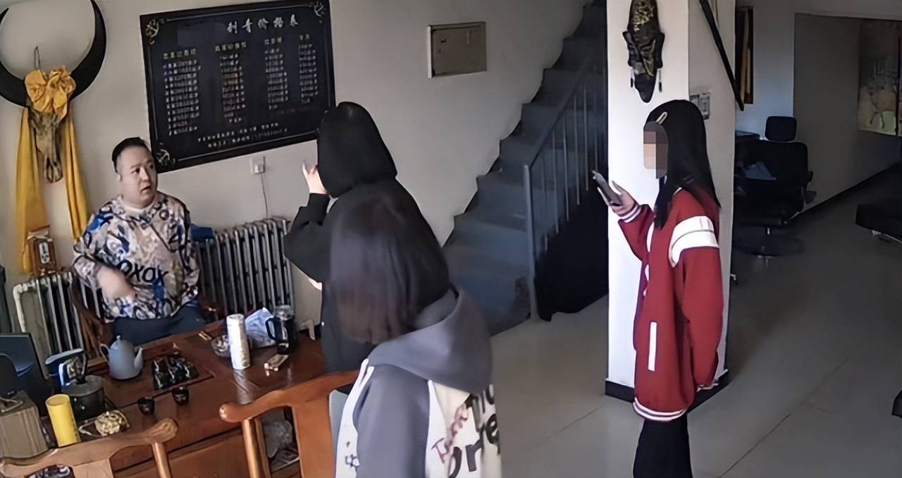 3名少女欲纹身被拒绝:16岁不能纹身,没有为啥