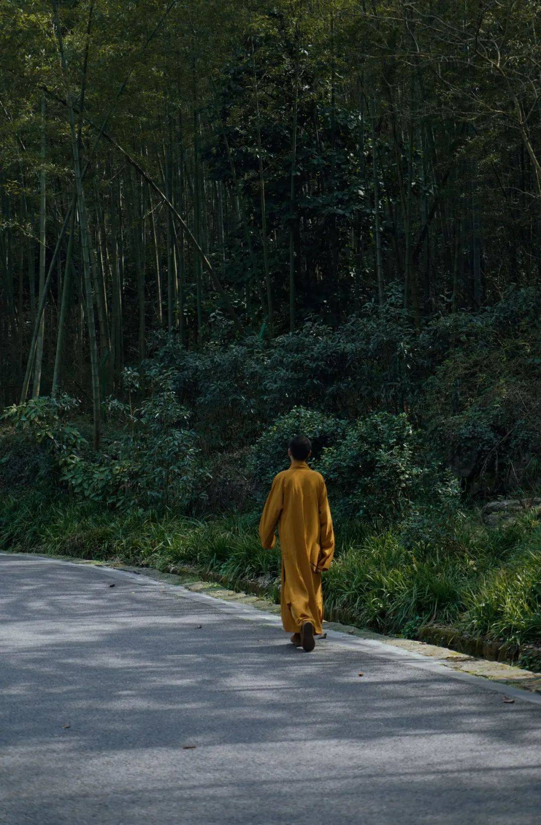 热衷烧香的年轻人,正为传统文旅项目带来新增长