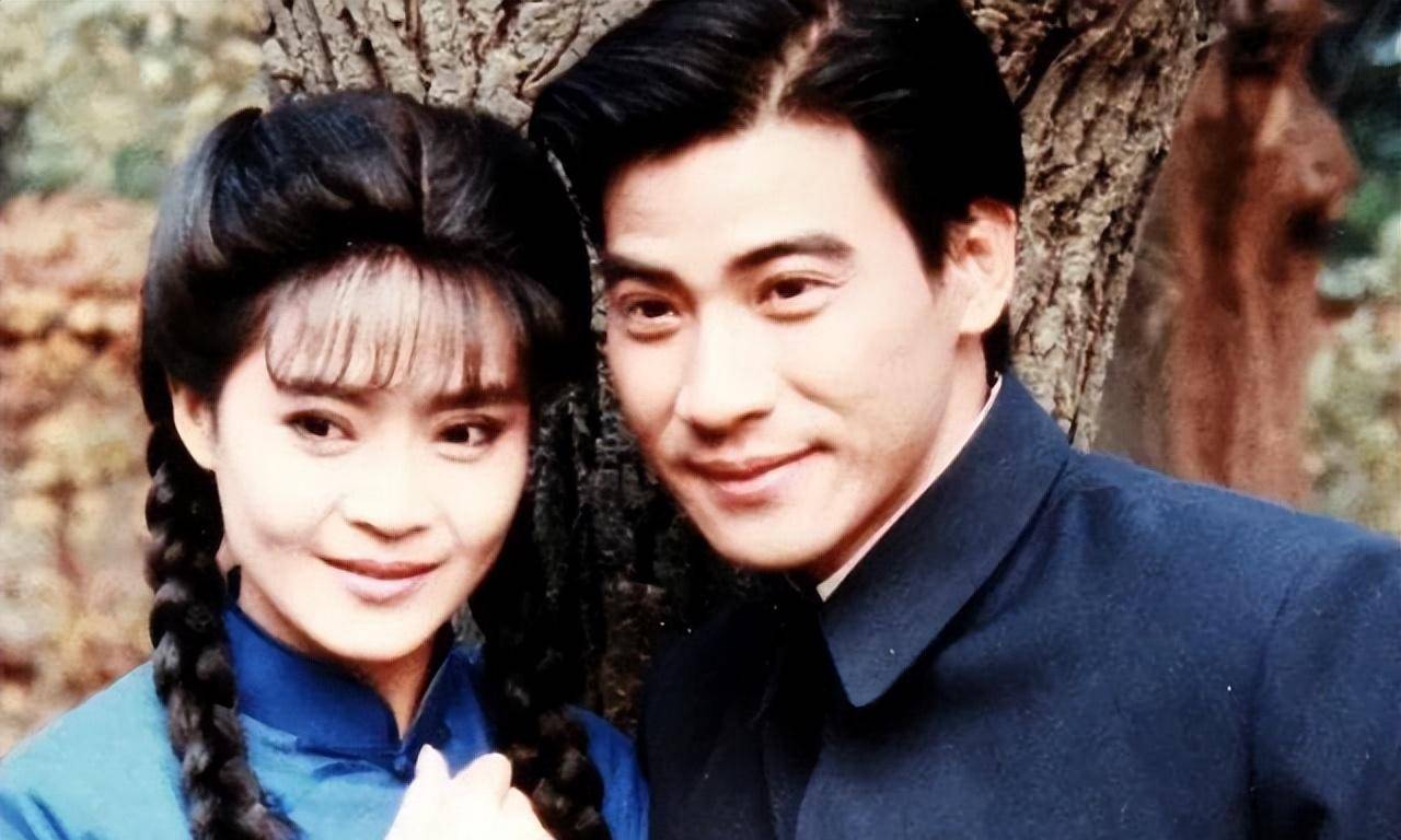 苦情剧女主,被3个男人同时追求,原谅出轨丈夫,如今怎样_翁家明_俞小凡