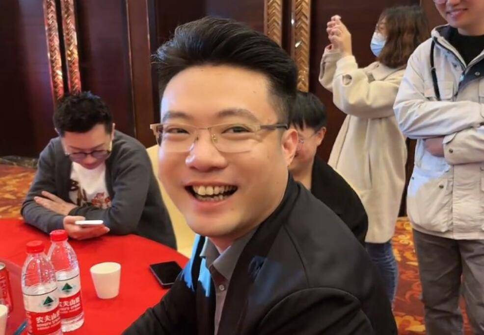 而作为炫石太子爷,斗鱼娱乐区一哥的龙猫也是看了报道信以为真的那