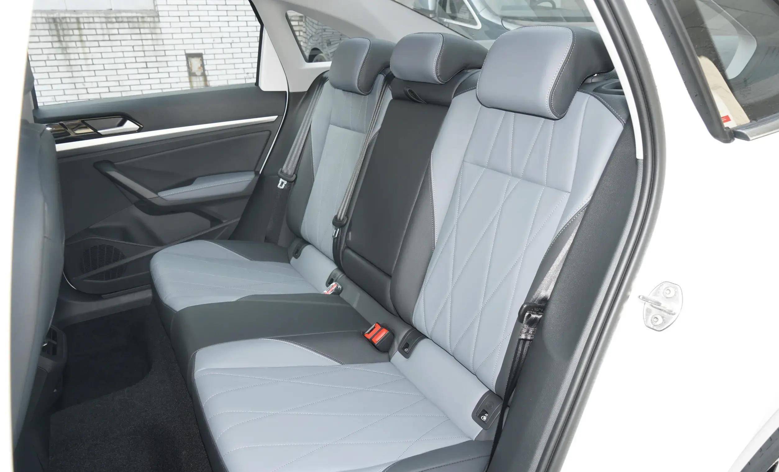 大众家小号"帕萨特",空间不小油耗更低,很上档次,实拍新朗逸_搜狐汽车