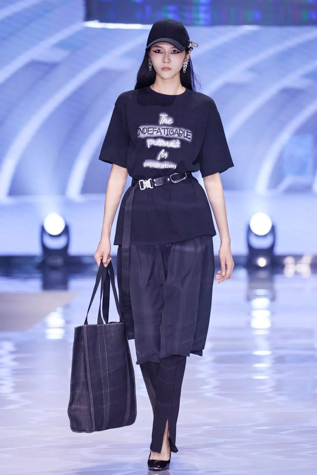 future geek」:yishion 2023 ss fashion show_扬中_广场_控股集团