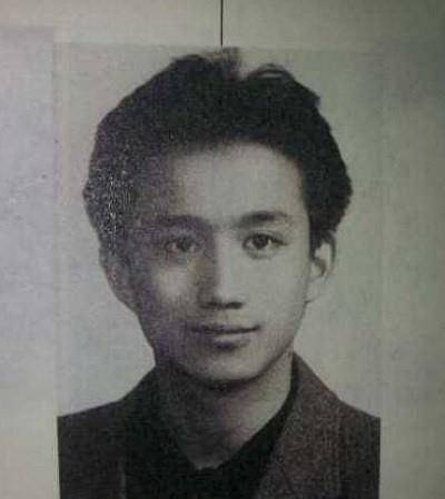 他是娱乐圈大哥,6岁演话剧,孙红雷见了叫老师,没人