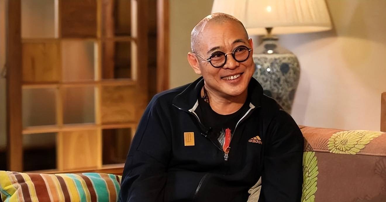 功夫巨星现状:李连杰长居国外,成龙谈处境哽咽,也有人站在巅峰