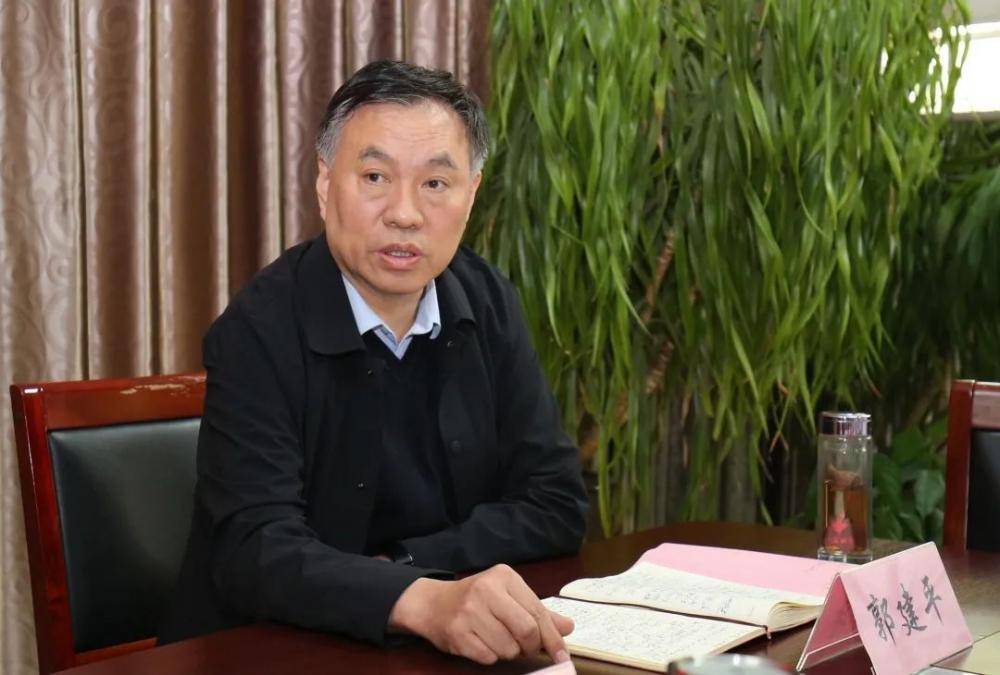 柳林县副县长张耀东,医疗集团院长杨国平以及妇计中心主任张瑞琴对