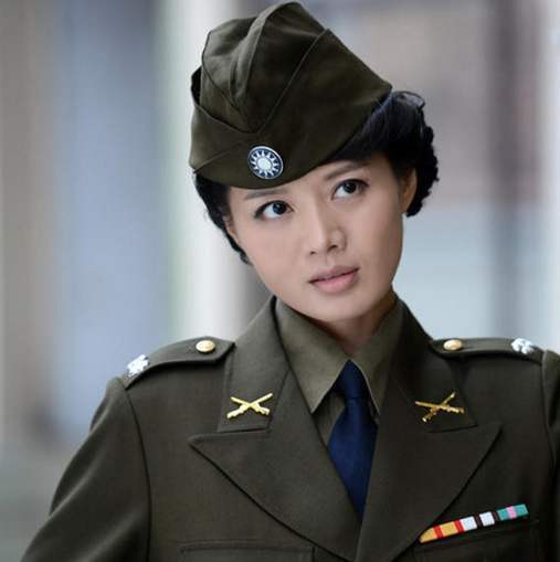 让大家认知,当时程愫年轻美丽,他们也引起了傅鹏程的注意,傅鹏程也