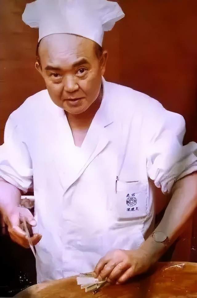 对川菜狂热的背后,离不开陈建一,他的父亲陈建民和他的儿子陈建太郎