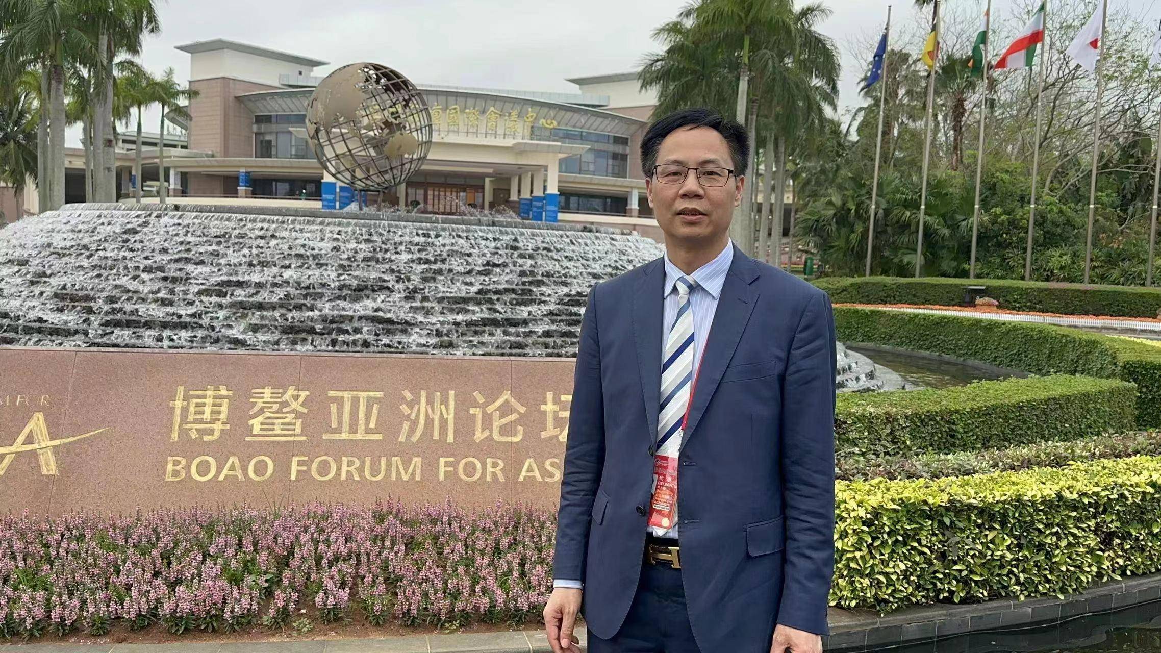 红牌集团贡河国酒叶志聪出席博鳌论坛年会新闻发布会
