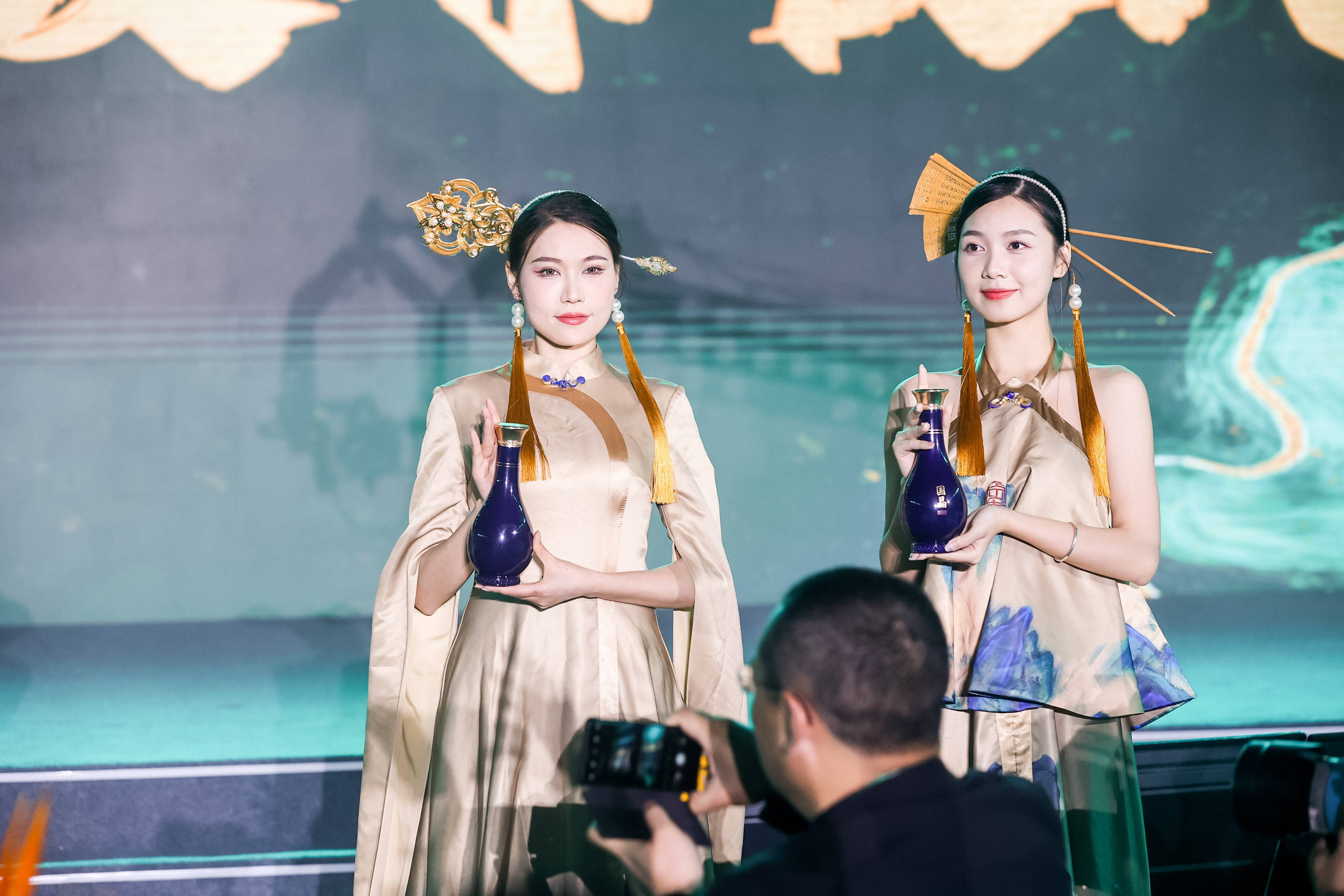 陈耀宗在采访中说,随着国晶·茶本酒的正式发布,国晶·茶本酒的核心