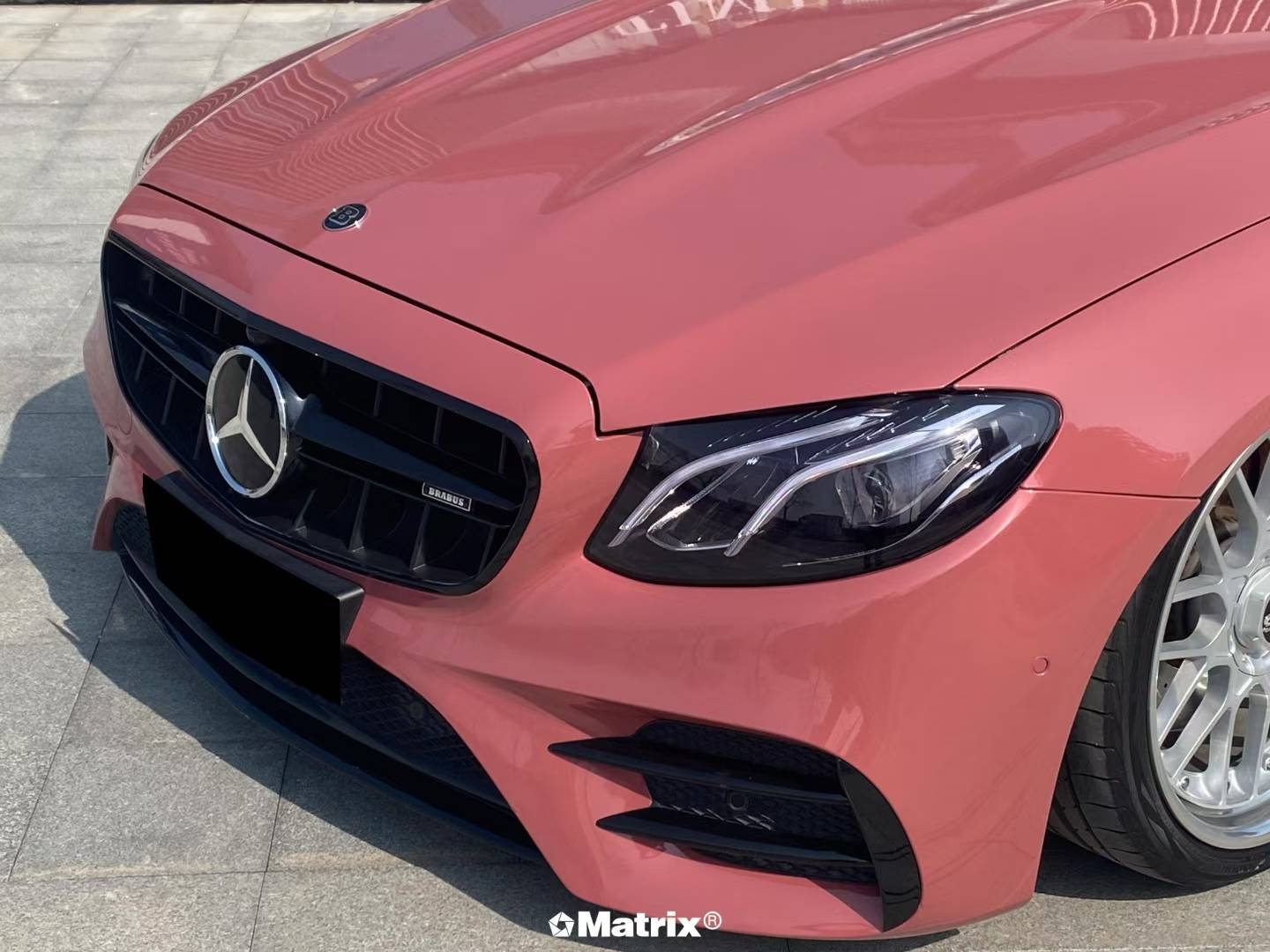 奔驰e级矩阵改色膜摩根石红,少女心满满的淡粉色_宝石_案例_#matrix