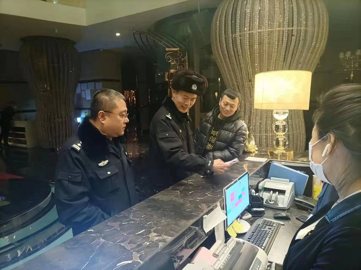 为确保全国"两会"安保和创建全国文明城市复检等工作万无一失,滴水不